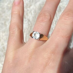 18K HGE Solitaire Ring